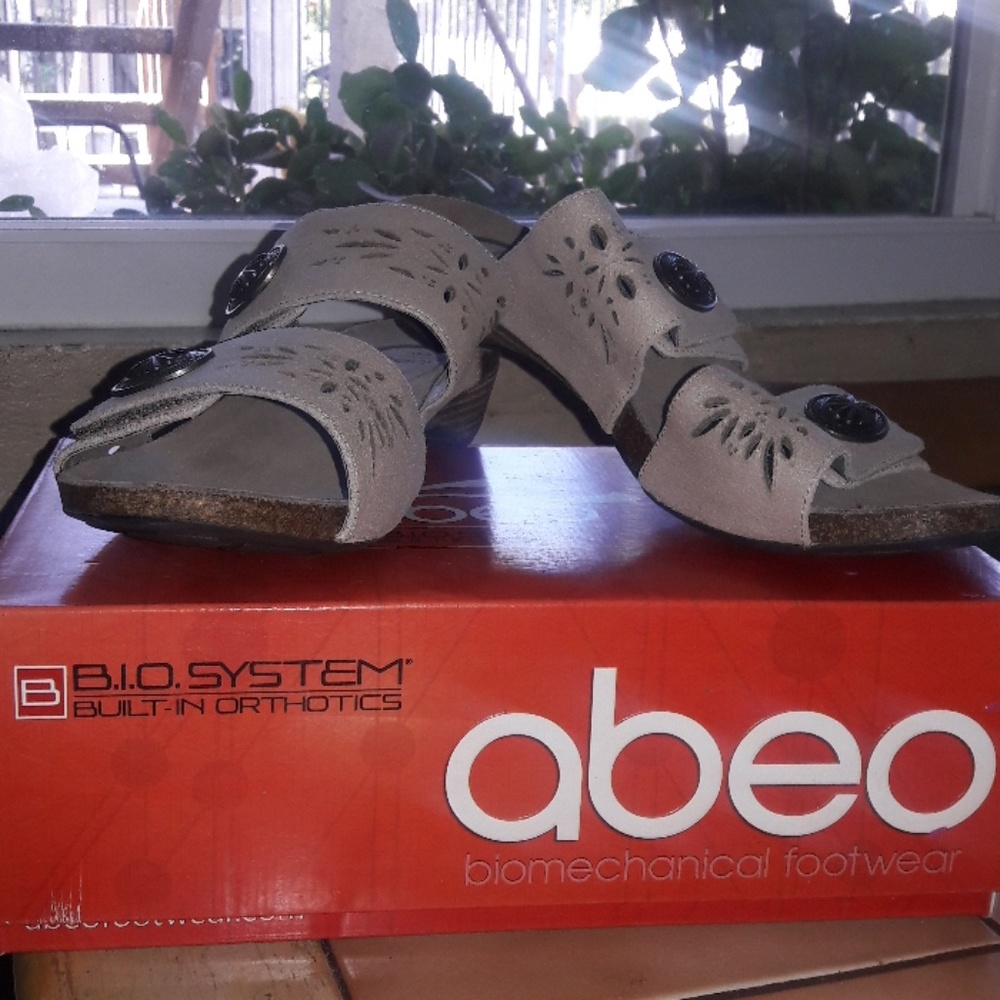 Abeo Poppy Leather Sandals - Brand New